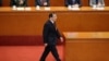 2018年3月18日，新当选的中国国家监察委员会主任杨晓渡在全国人民代表大会第六次全体会议上上台宣誓就职，走马上任。
