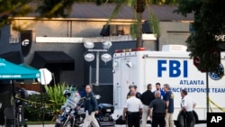 "Necesitamos su ayuda para tener una idea más completa de lo que hizo y por qué lo hizo", dijo el agente del FBI, Ron Hopper.