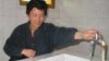 지난 2005년 평양 인근 농장에서 북한 주민이 외부 지원으로 지어진 급수시설을 사용하고 있다. (자료사진)