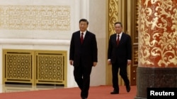 2022年10月23日，在中共二十屆一中全會後，中共領導人習近平帶領中共新一屆政治局常委與中外媒體見面。李強排在習近平後面的第二位。