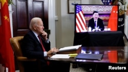美国总统拜登从白宫通过视频与中国国家主席习近平通话。(路透社2021年11月15日)
