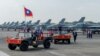 台灣總統蔡英文11月18日在校閱空軍首批64架升級的F-16V戰機。