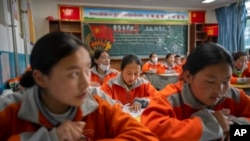 資料照片：西藏一個學校的學生正在上漢語課。