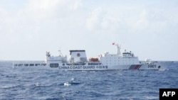 2025 年1 月11 日一艘中國海警船在菲律賓主要呂宋島以西約60 海浬處航行(菲律賓海岸警衛隊拍攝)