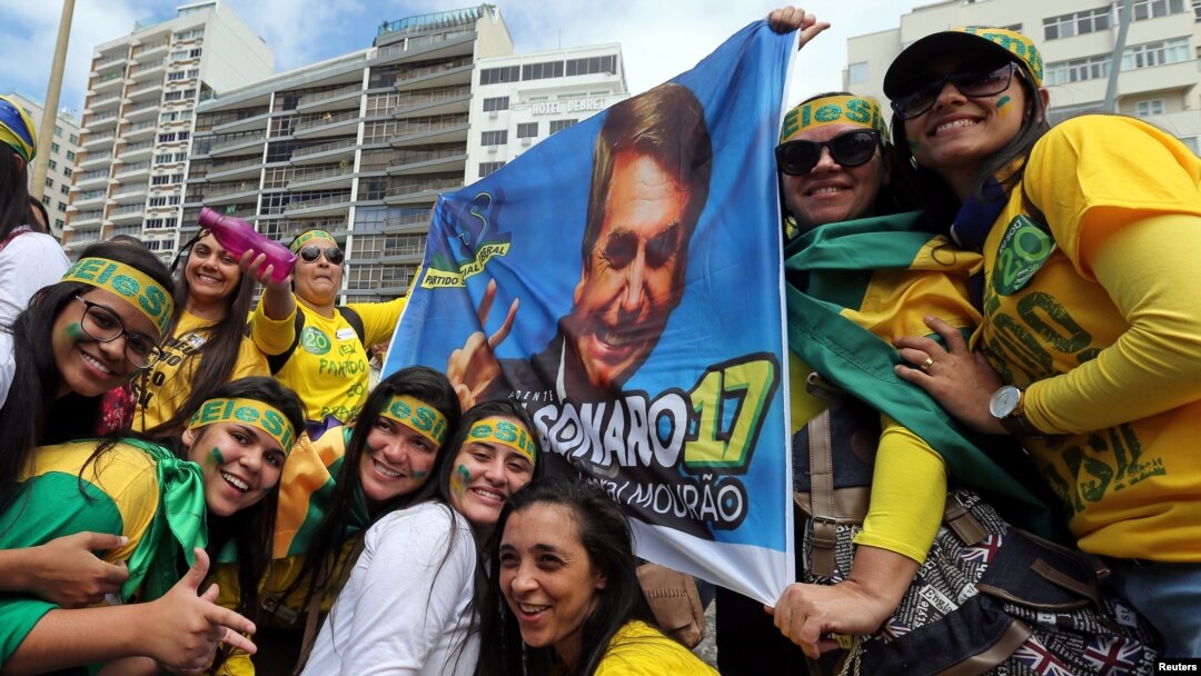 巴西總統競選中領先的候選人博爾索納羅（Jair Bolsonaro）支持者10月21日為其造勢。