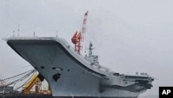 中國第一艘航母7月27日停靠在大連港(資料圖片)