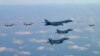 2025년 2월 20일 한국 오산 공군기지 인근에서 미 공군의 B-1B 전략폭격기와 F-16 파이팅 팔콘, 한국 공군의 F-15 슬램 이글 등이 연합공중훈련에 참가해 비행하고 있다. (사진출처: 한국 공군)