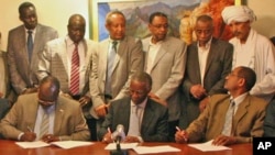 Cerimonia de assiantura de acordo entre o Sudão do Norte e do Sul soob a mediação do antigo presidente sul-africano Thabo Mbeki