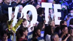 La vicepresidenta Kamala Harris optó por no comparecer en la noche electoral
