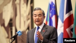 中國外交部長王毅2月18日與玻利維亞外交部長塞琳達‧索薩會面時表示，中國將永遠是拉丁美洲“值得信賴”的朋友和夥伴。