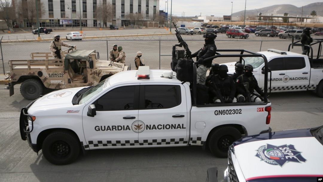 La Guardia Nacional mexicana custodia las afueras de una prisión estatal en Ciudad Juárez, el domingo 1 de enero de 2023. (ARCHIVO: AP)