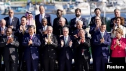 18일 브라질 리우데자네이루에서 개최된 G20 정상회의에 참석한 각 국 정상들이 기념촬영을 하고있다.