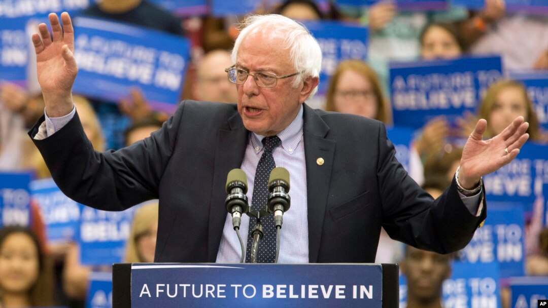 Bernie Sanders atendió un mitin en Pensilvania y luego se retiró a descansar a Vermont, donde reside, antes de las contiendas del próximo martes.