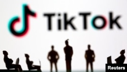 TikTok標誌與人形影像
