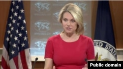 Heather Nauert assina a nota