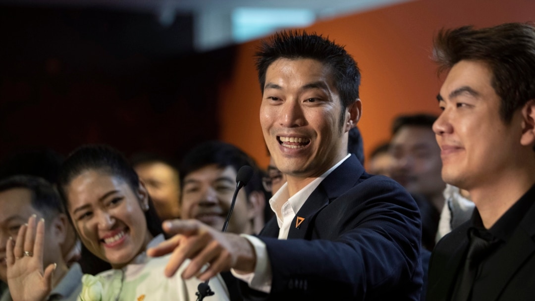 Thailand's Future Forward Party leader Thanathorn Juangroongruangkit, center, talks to reporters during a press conference at the party's headquarters in Bangkok, Jan. 21, 2020.