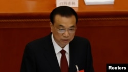 中國總理李克強在北京人大會堂舉行的全國人大年度會議做政府工作報告。 （2021年3月5日）