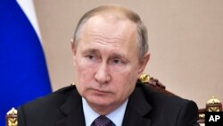 Russian President Vladimir Putin chairs a cabinet meeting in Moscow, Nov. 11, 2019.