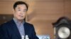 김병준 신임 국무총리 내정자가 2일 오후 서울 종로구 통의동 금융감독원 연수원에서 취재진의 질문을 듣고 있다.